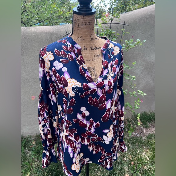 Ann Taylor Floral V Neck Blouse - Picture 11 of 13